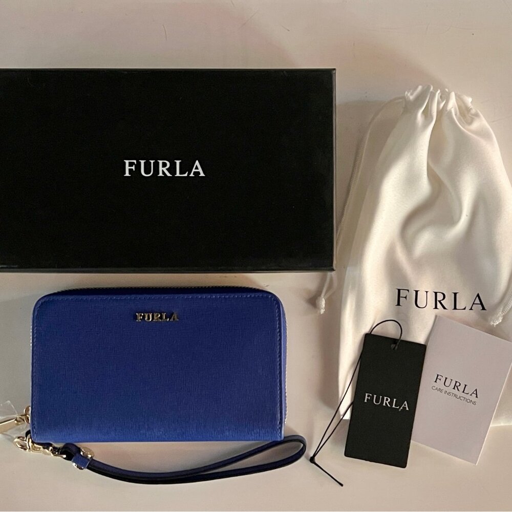 Furla Babylon zip around leather wallet/wristlet. Brand new with tags in box